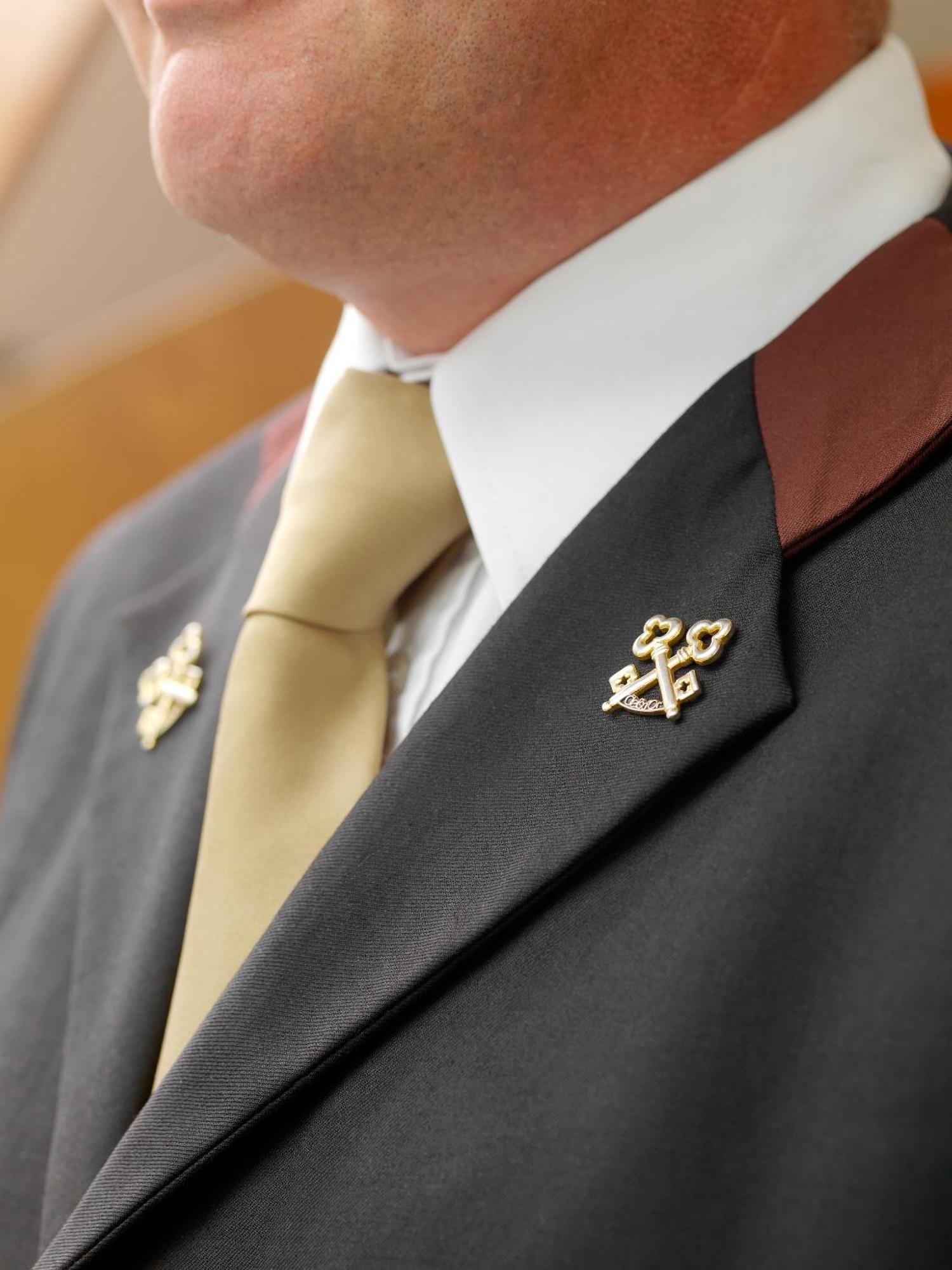 Aghadoe Heights Hotel & Spa Fossa Exterior foto The lapel pin of the Order of St Charles Borromeo